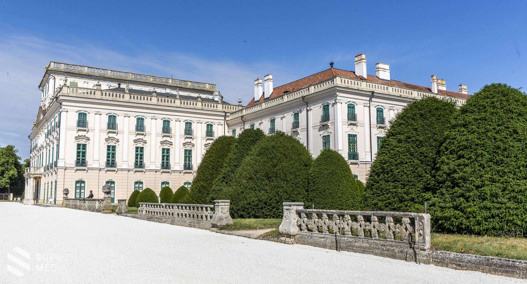Teljesen új programelemekkel nyit az Esterházy kastélypark - GALÉRIA