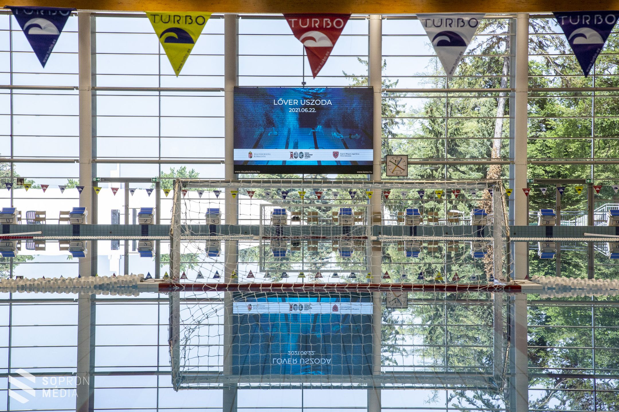 Átadták a Lőver Uszodát