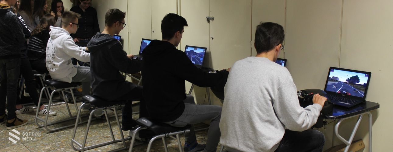 Virtuális világban robogóztak a Fáy iskola diákjai
