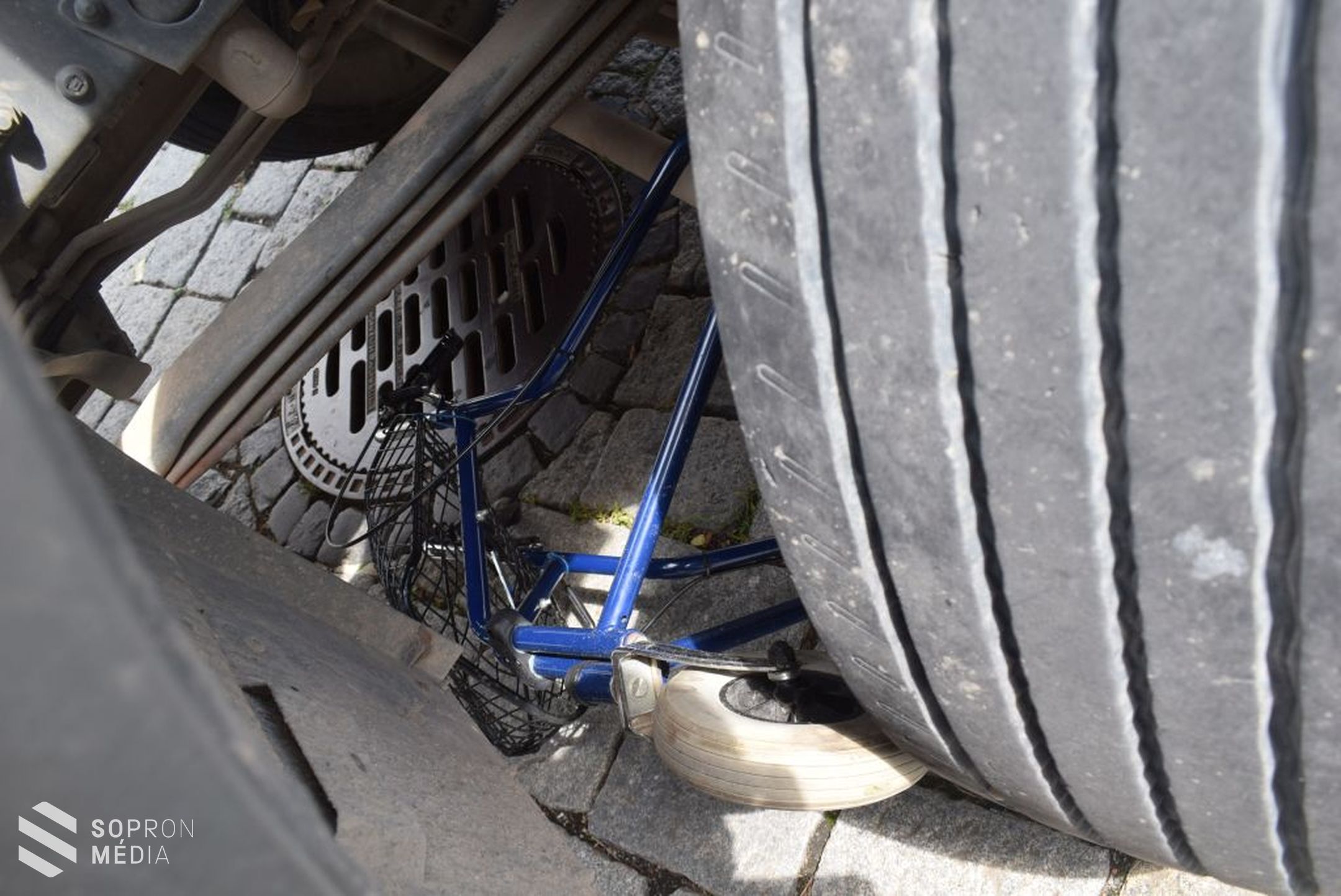 Kétszer is teherautó gázolt Sopronban szerdán