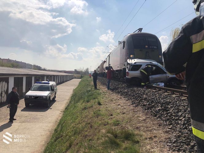 A Somfalvi úti vasúti átjárónál 29-én, pénteken történt baleset