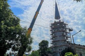 Steeple back in place atop a church in the 12th District of Budapest using our 450 tonne crane truck