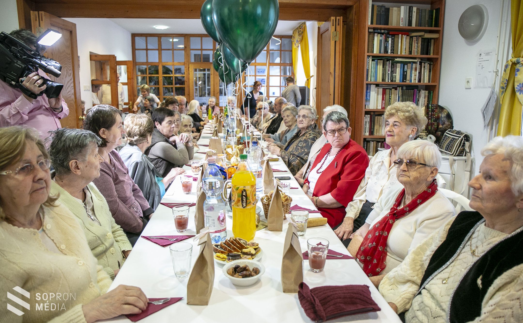 Színes műsorral ünnepelték a karácsonyt az idősek