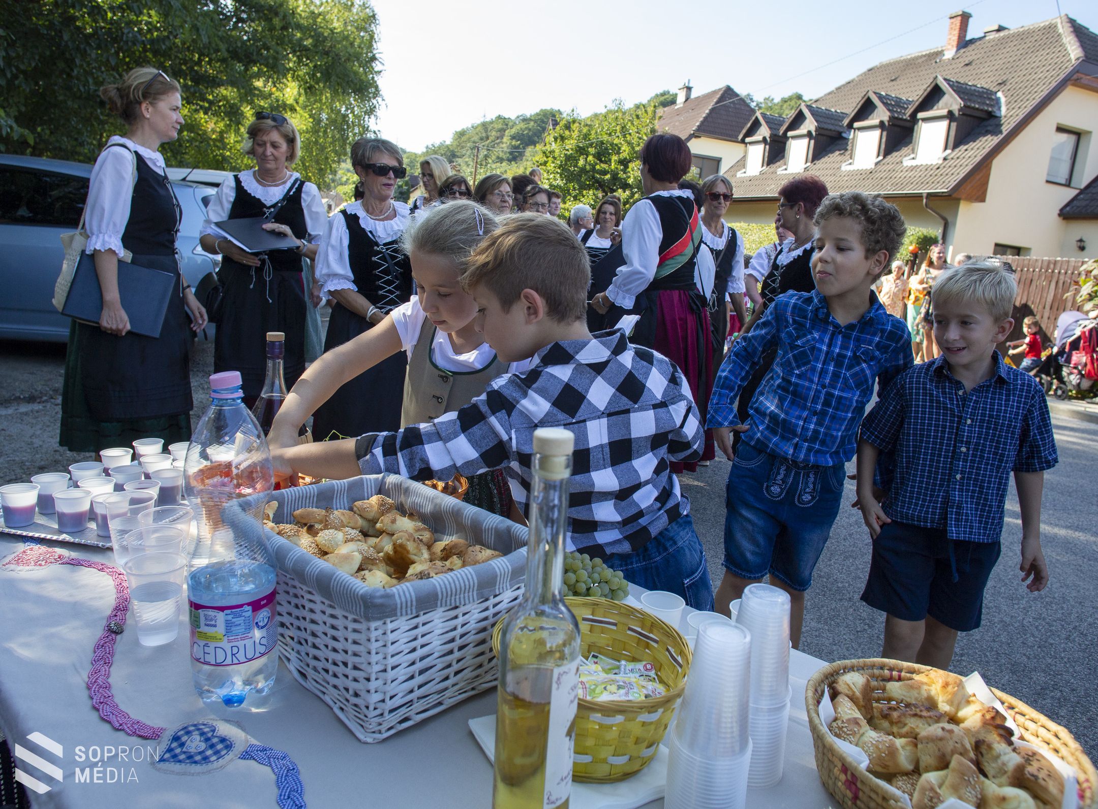Tradíciók újra hangolva! Sokszínű forgatag a Hajnal téren