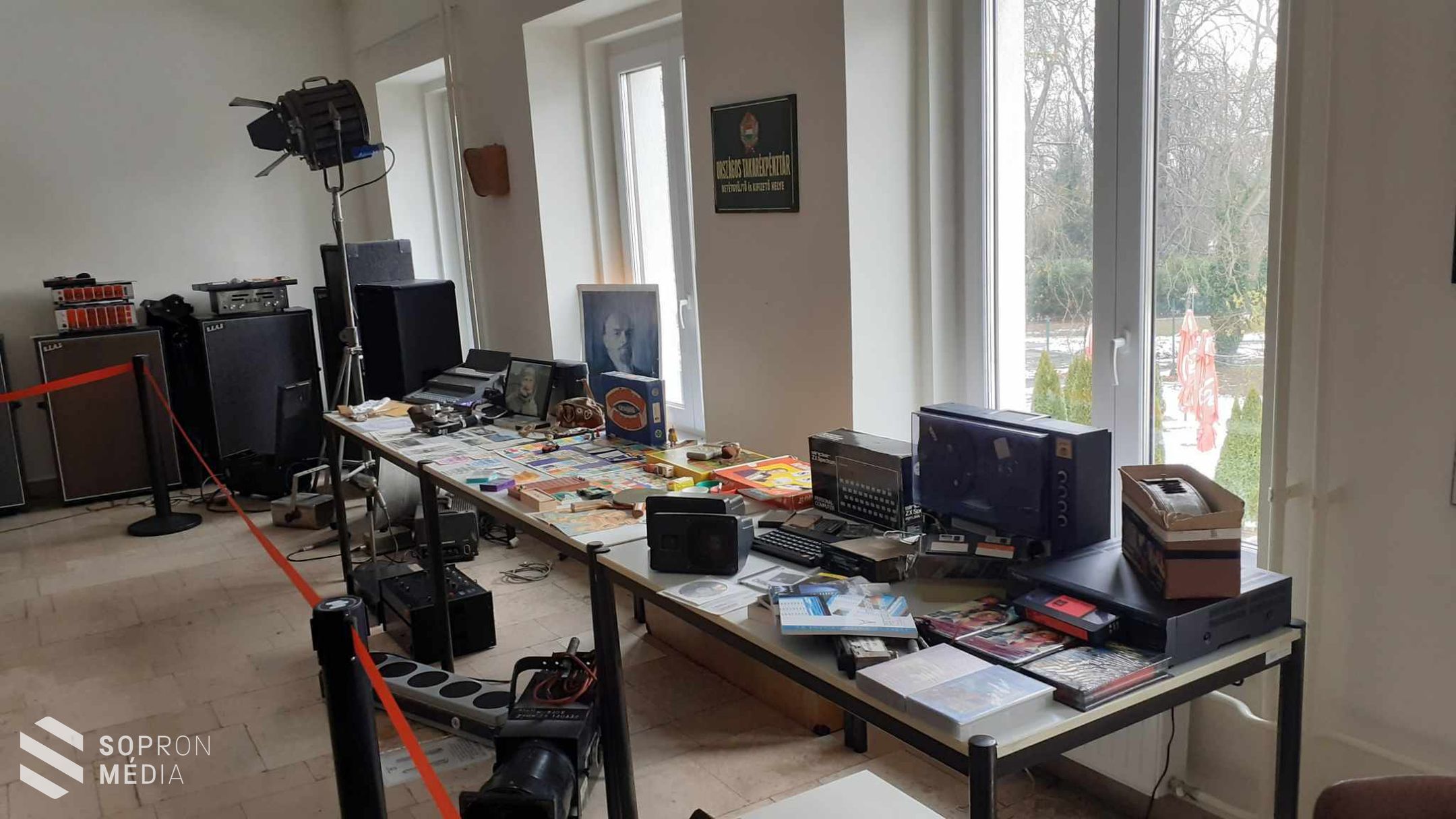Retro kiállítás nyílt a GYIK Rendezvényházban