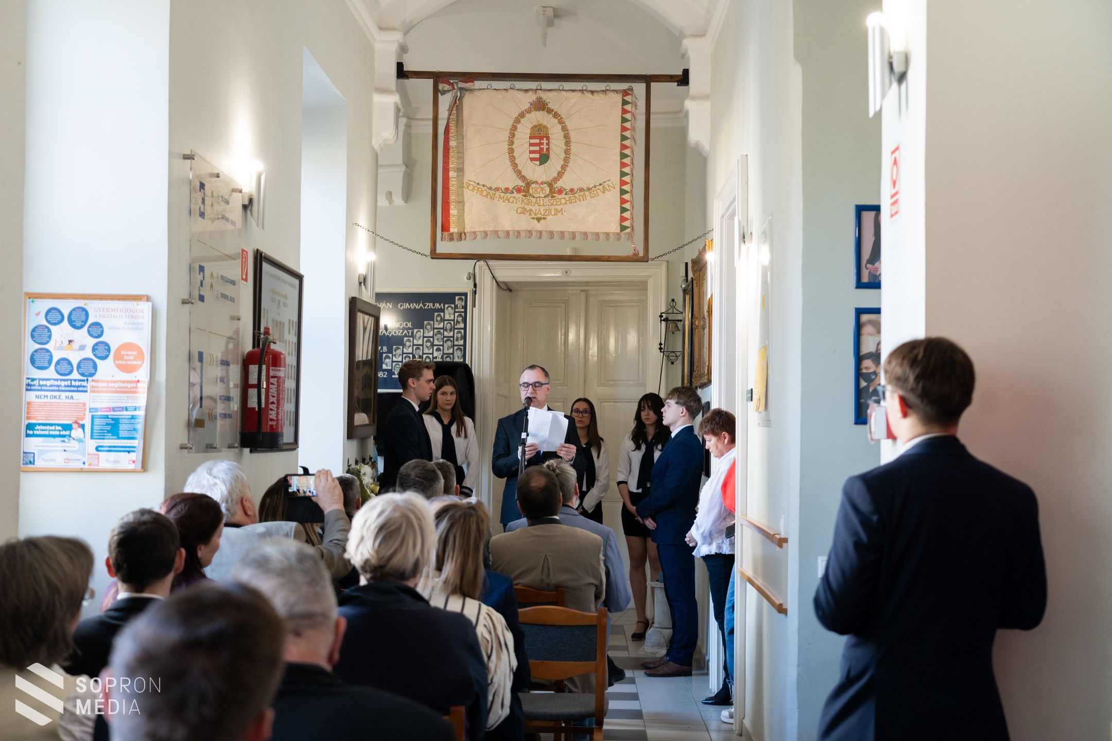 Jubileum – Felavatták a Soproni Széchenyi István Gimnázium zászlaját