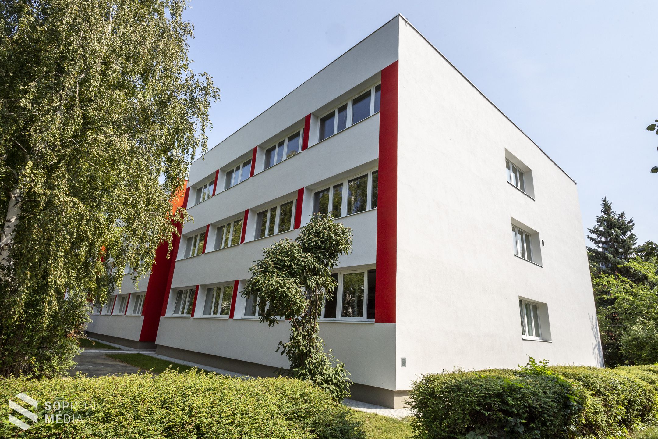 Átadták a felújított Lackner Kristóf Általános Iskolát!