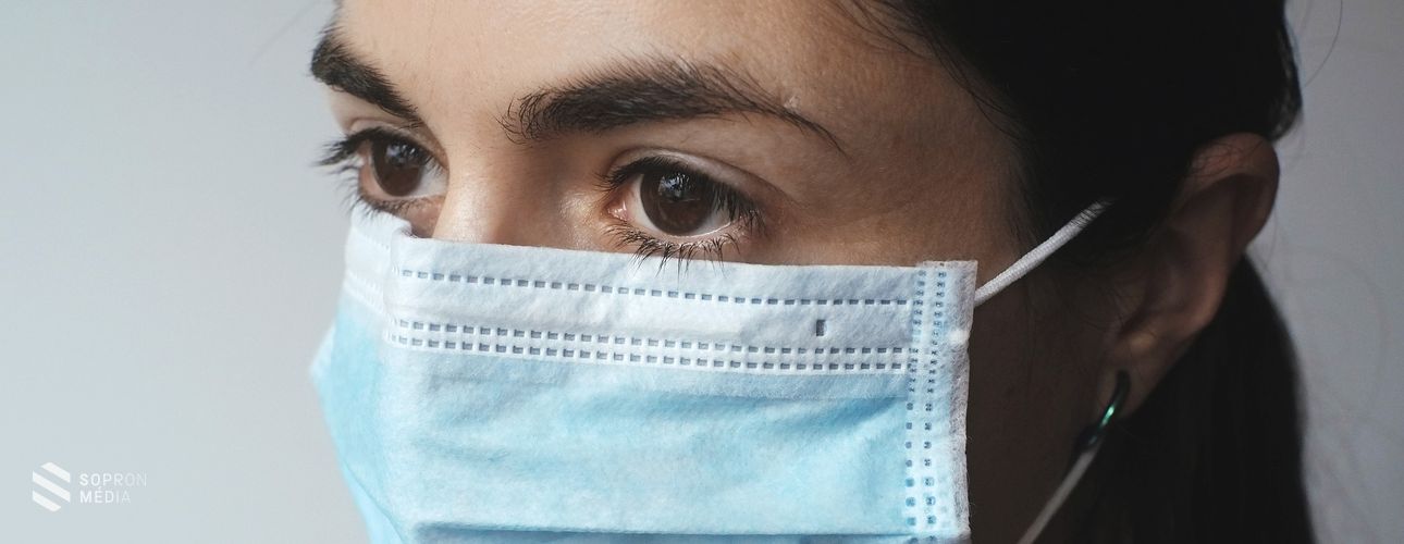 Korlátozott látogatási idő és kötelező maszkhasználat a kórházban
