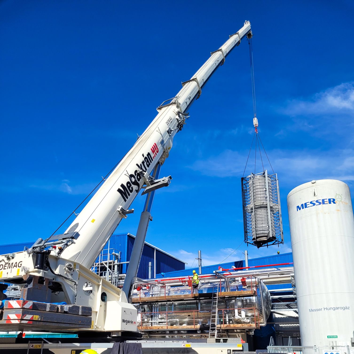 Cooling chamber system disassembly