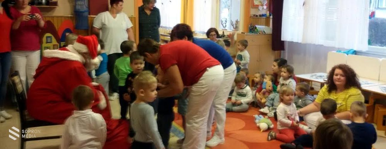 Kedden a Jereván lakótelep bölcsődéibe is megérkezett a várva-várt Mikulás