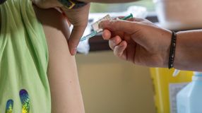 Az EMA 12-15 éves fiataloknak is javasolja a BioNTech/Pfizer-vakcinát
