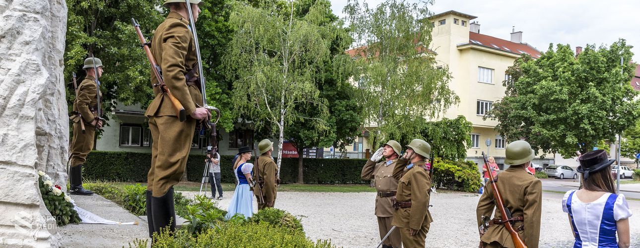 A második világégés befejezésének évfordulója alkalmából koszorúztak Sopronban