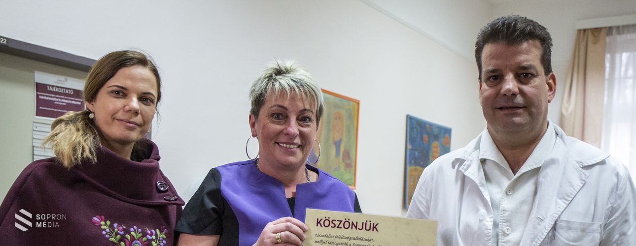 Hasznos bútorokat adományoztak a Soproni Gyógyközpontnak
