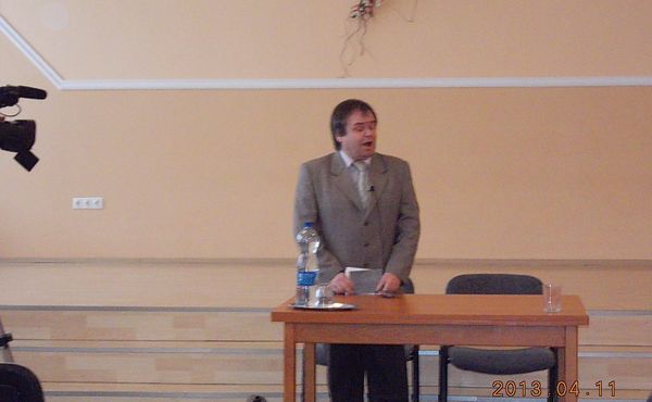 Faluházi esték 2013. április