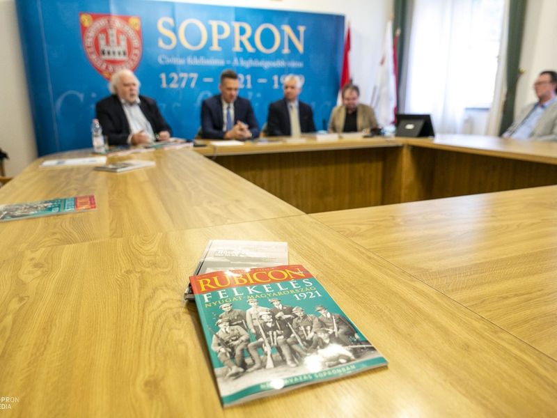 Történelmi kiadványok a népszavazás centenáriuma alkalmából