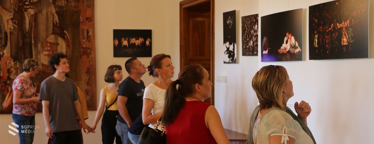 Megnyílt Herr József fotográfus kiállítása a nagycenki Széchenyi-kastélyban